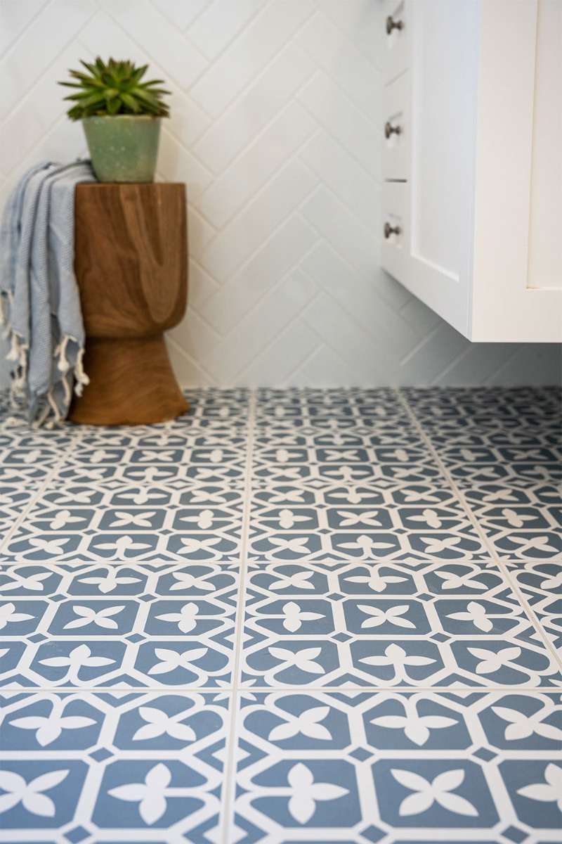 Feature floor tile