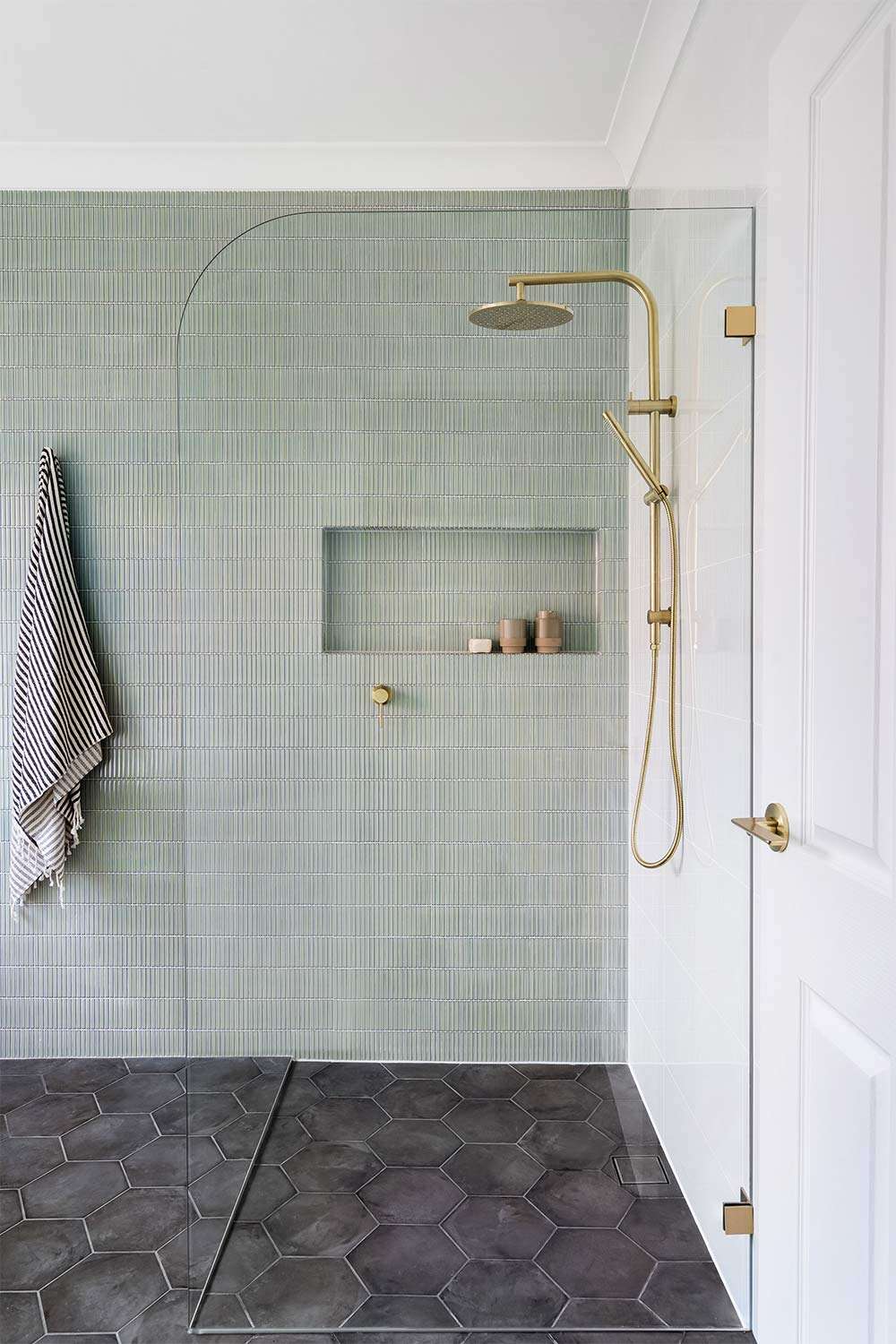 20 Ways to Decorate With Green in the Bathroom